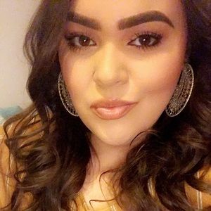 Meet your Posher, Annette